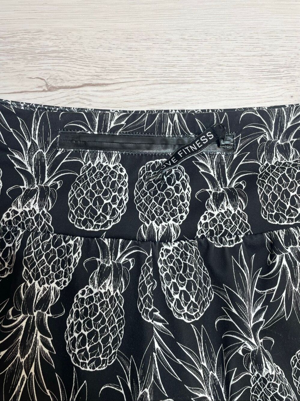 Love Fitness Pineapple Runners Athletic Shorts Black Size Large - Picture 9 of 10